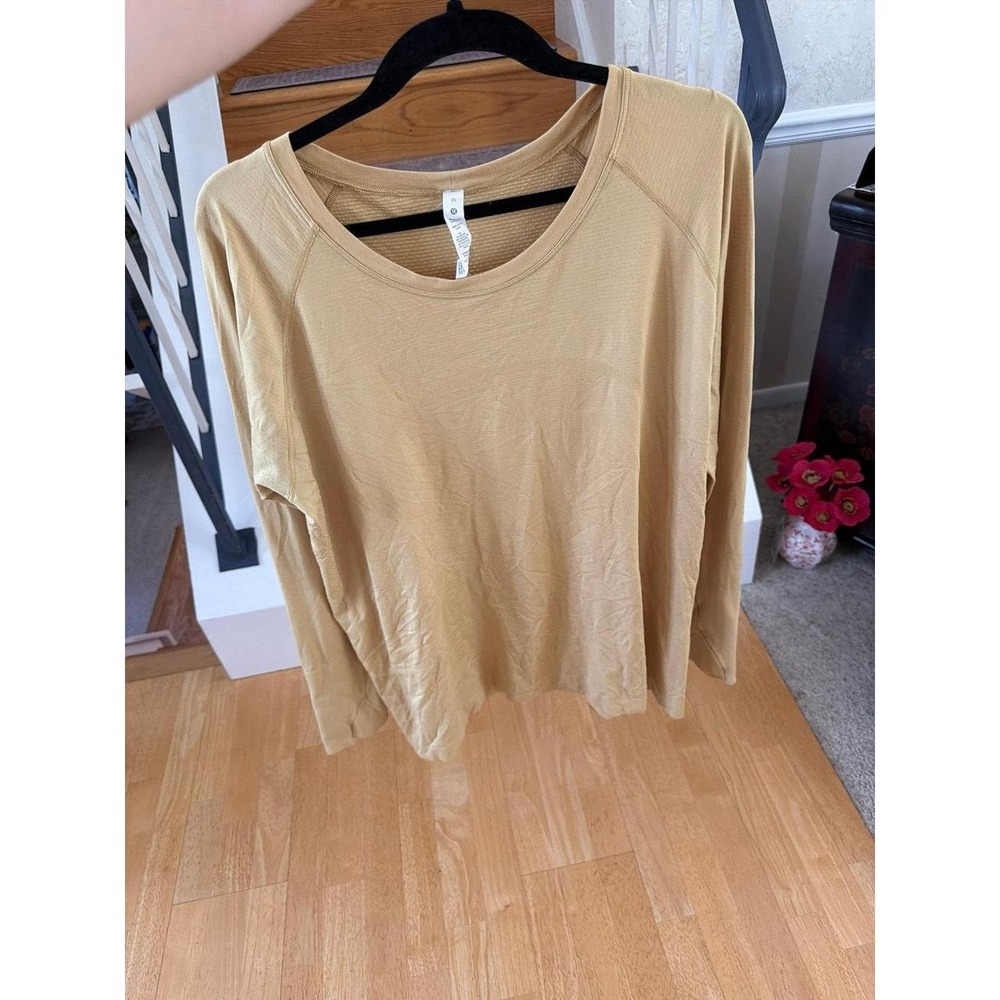 Lululemon Size 20 Swiftly Tech Long Sleeve Shirt 2.0 Yellow Pear full length